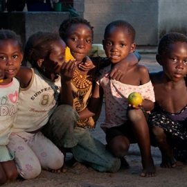 Schulmaterialien für 200 sambische Kinder