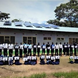 Solaranlagen für Schule im Schimpansen-Schutzgebiet