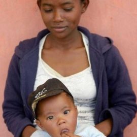 Junge Frauen in Madagaskar verdienen eine gute Ausbildung