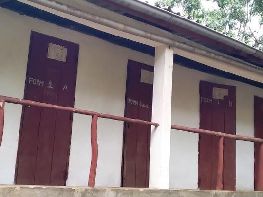 Toilettenanlage der Mädchenschule